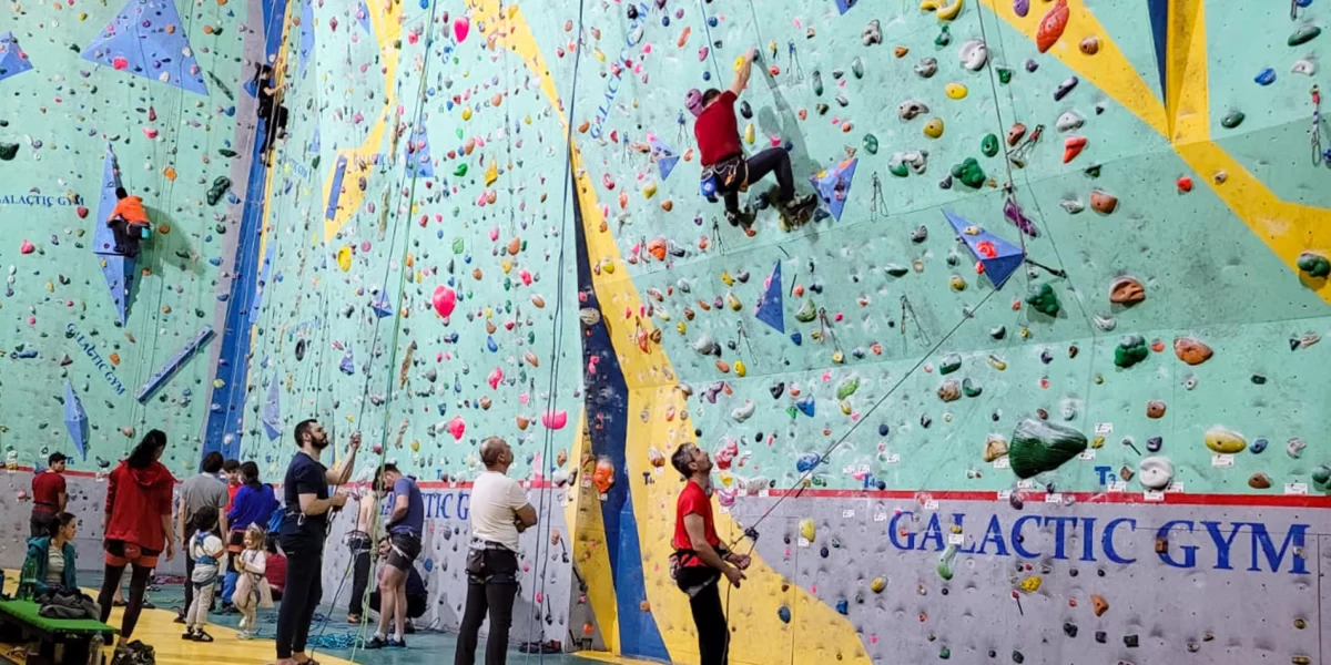 Sala de escalada pentru incepatori